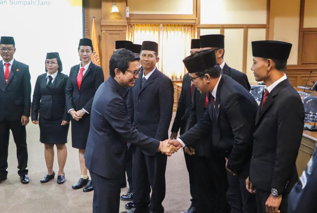 Sekda Adi Arnawa Hadiri Pelantikan Panwaslucam Kabupaten Badung